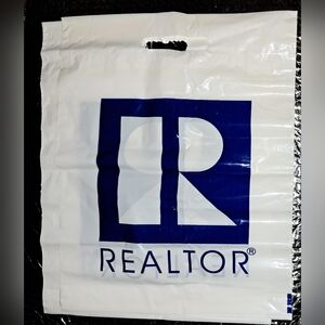 REALTOR LOGO plastic BAGS (2)